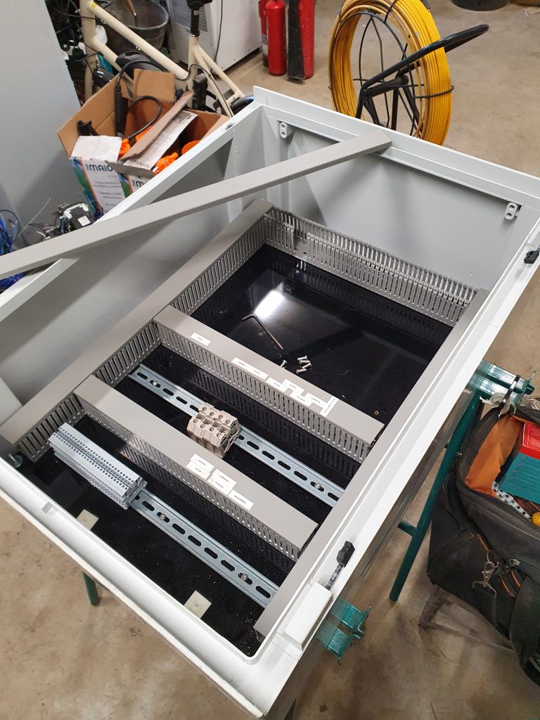 Projecte d'armari elèctric